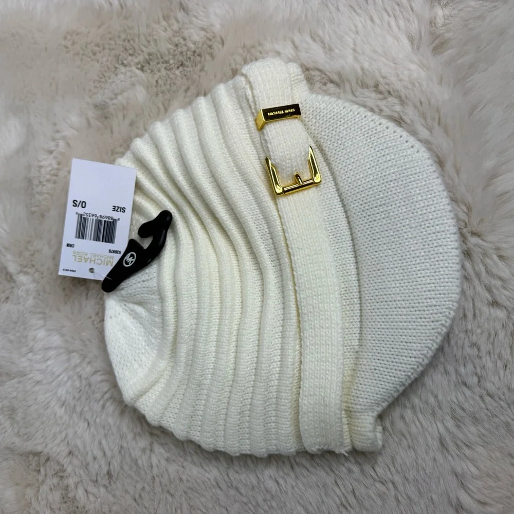 Michael Kors Cream Ribbed Knit Newsboy Cap Gold Buckle Beanie Hat NWT O/S